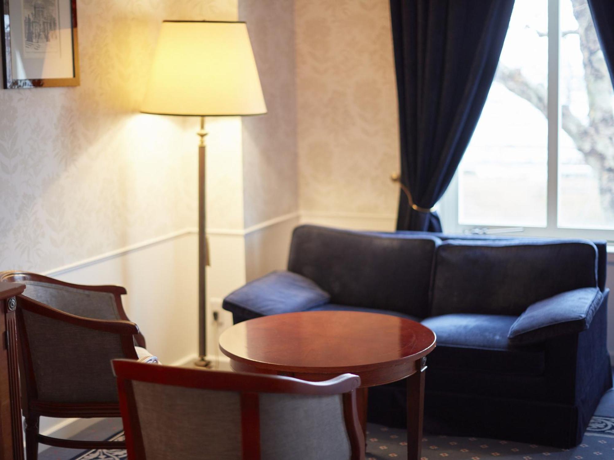 Hotel Amsterdam Huis Ten Bosch Сасебо Экстерьер фото